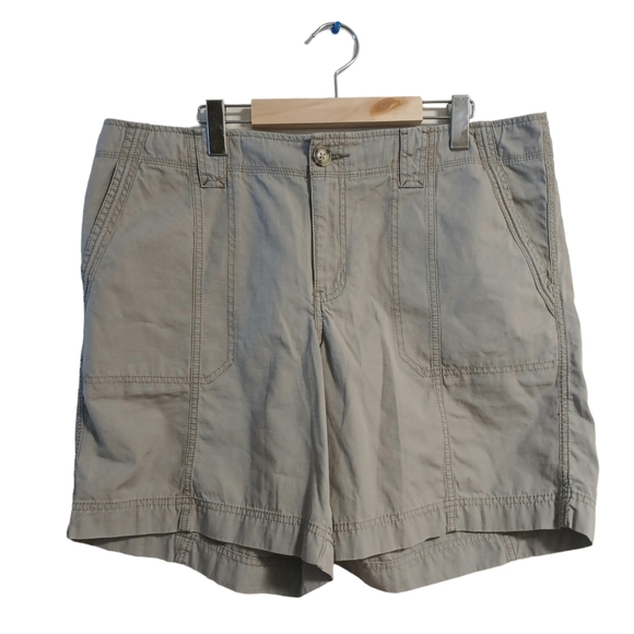Eddie Bauer Women's Khaki NWT Hiking Cargo Shorts - Picture 1 of 3